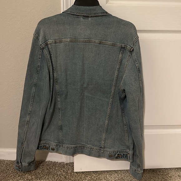 Old Navy Men’s Denim Jacket size Medium - Picture 3 of 3
